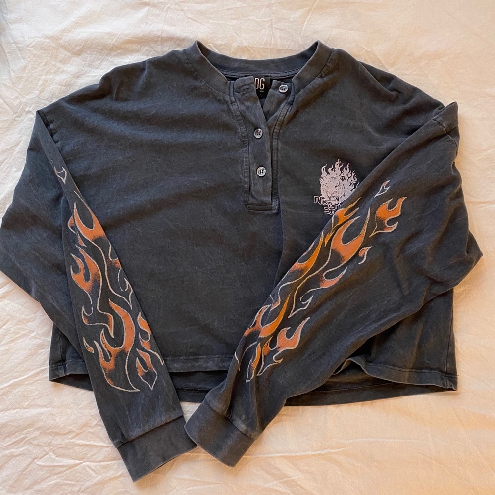 cropped graphic long sleeve